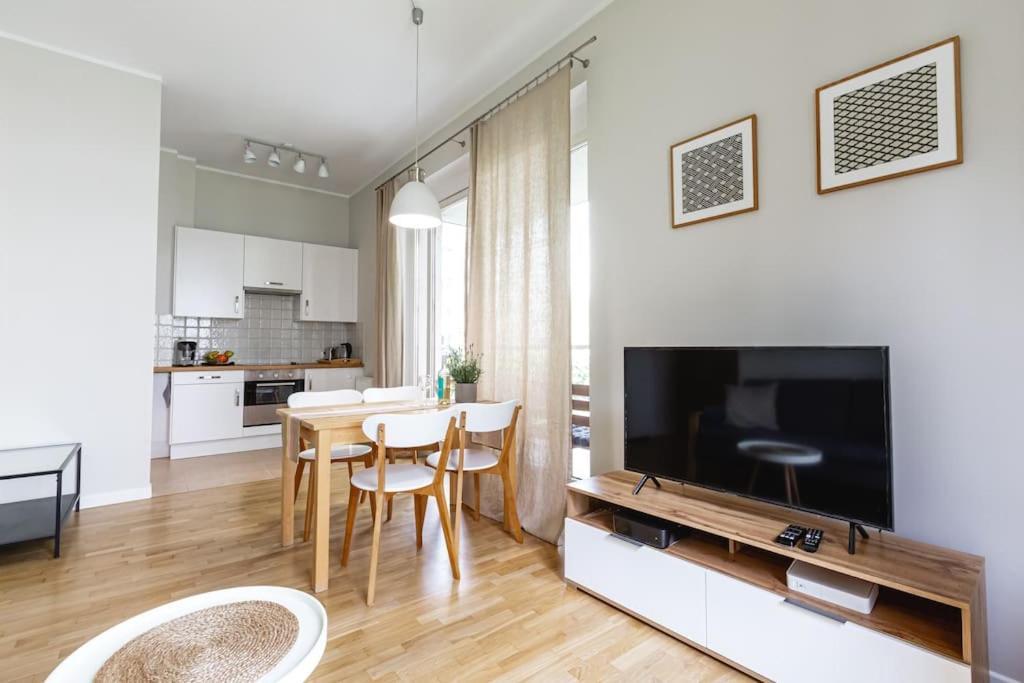 Bright And Cozy Apartment Near Park, With A Huge Terrace. Varsóvia Exterior foto