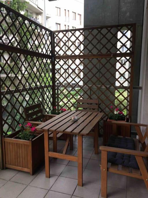Bright And Cozy Apartment Near Park, With A Huge Terrace. Varsóvia Exterior foto