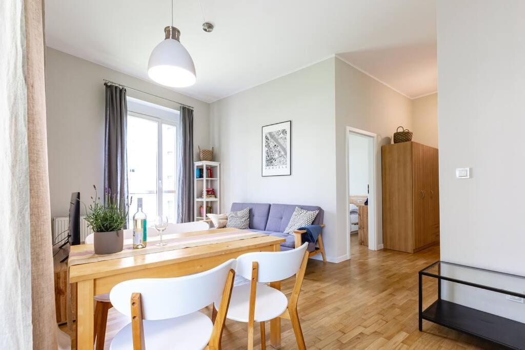 Bright And Cozy Apartment Near Park, With A Huge Terrace. Varsóvia Exterior foto