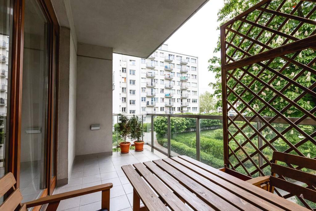 Bright And Cozy Apartment Near Park, With A Huge Terrace. Varsóvia Exterior foto