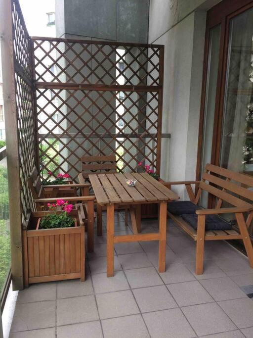 Bright And Cozy Apartment Near Park, With A Huge Terrace. Varsóvia Exterior foto